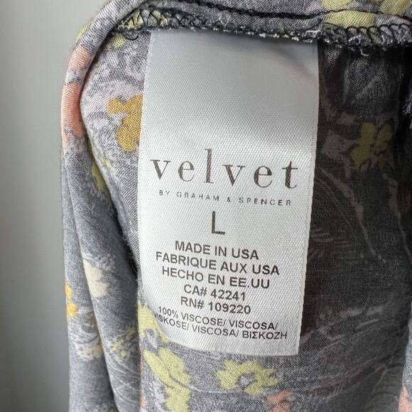 Velvet by Graham & Spencer Grey Floral Wrap Dress Size Large - Picture 6 of 9